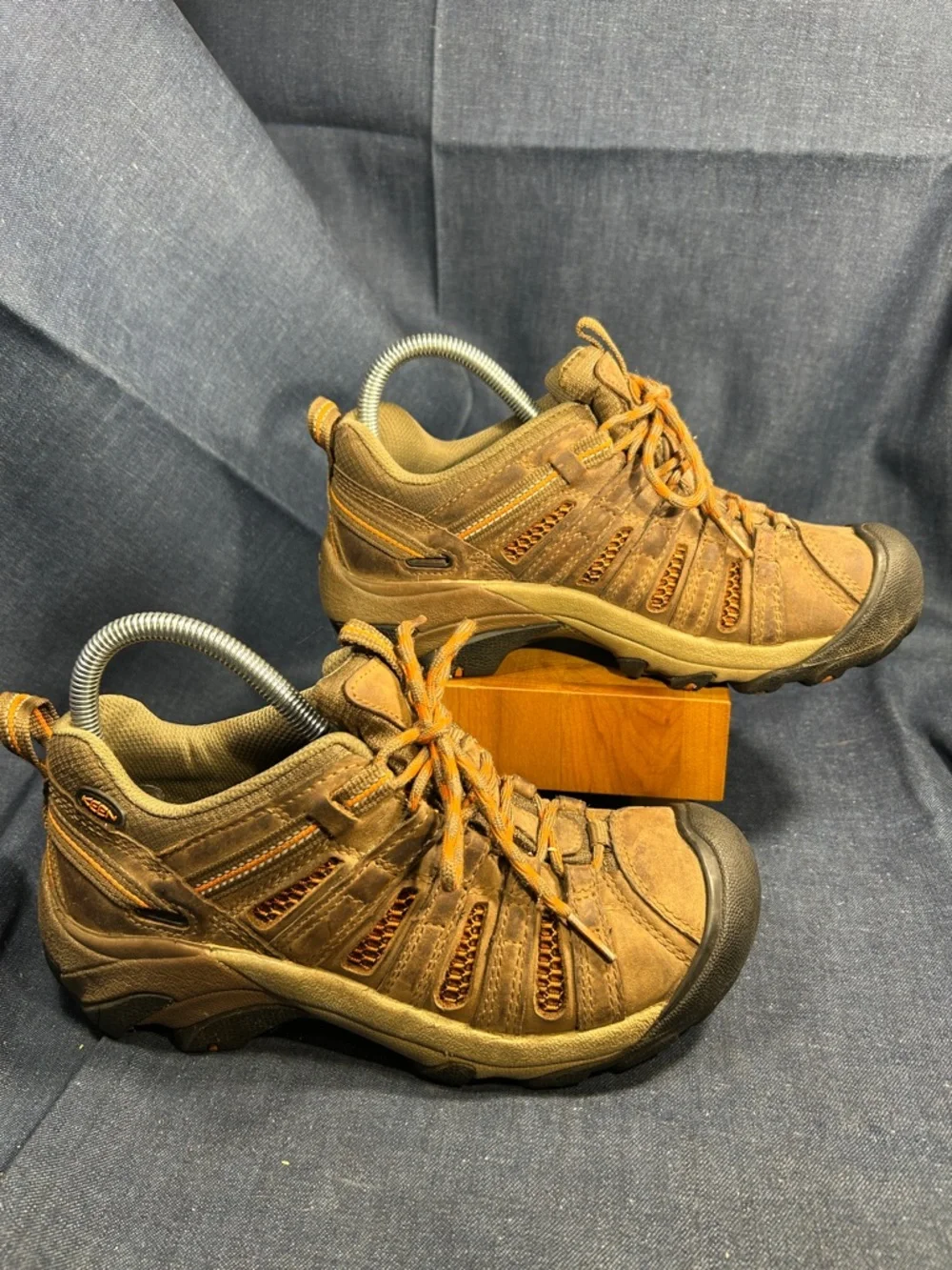 Keen leather lace up hiking shoes